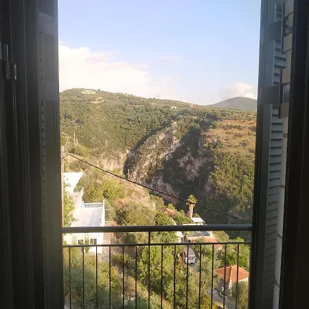 Papadeas Holiday home *