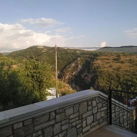 Papadeas Holiday home *